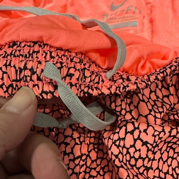 Nike women’s Dri Fit pink and black patterned lined running shorts size m - Picture 5 of 8